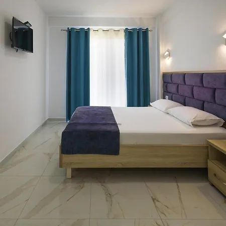 Vathi Hotel 3*